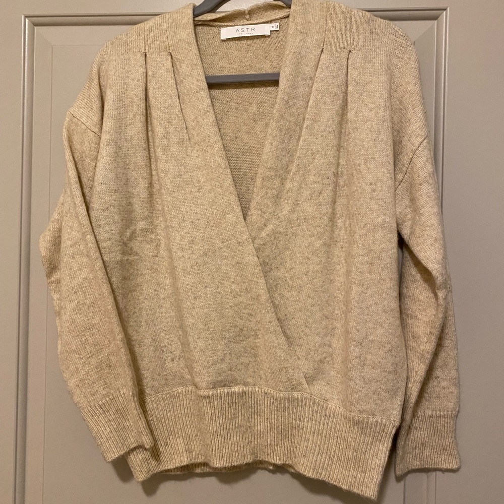 ASTR sweater NWOT